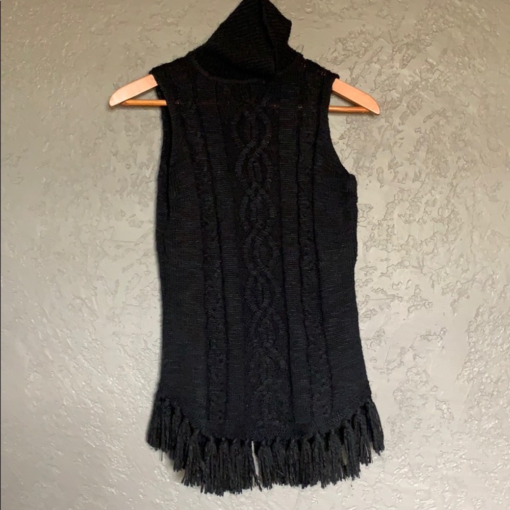 Double D Ranchwear sleeveless t neck w/fringe